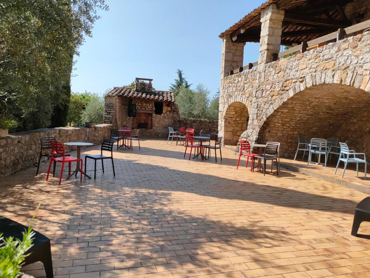 Residence Vacances Bleues Lou Castel Berrias-et-Casteljau Exterior photo