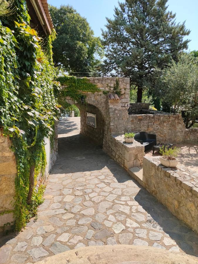 Residence Vacances Bleues Lou Castel Berrias-et-Casteljau Exterior photo